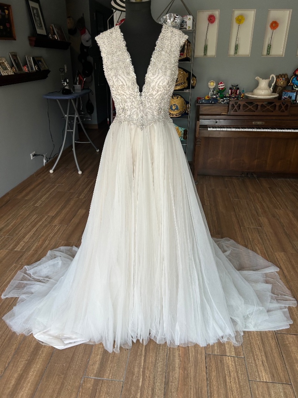 Mark Zunino Kleinfeld Bridal Salon Sample size 8